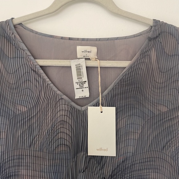 Aritzia Wilfred Daydreamer V-Neck Blouse Dusky Granite Blue size Small NWT - Picture 3 of 7